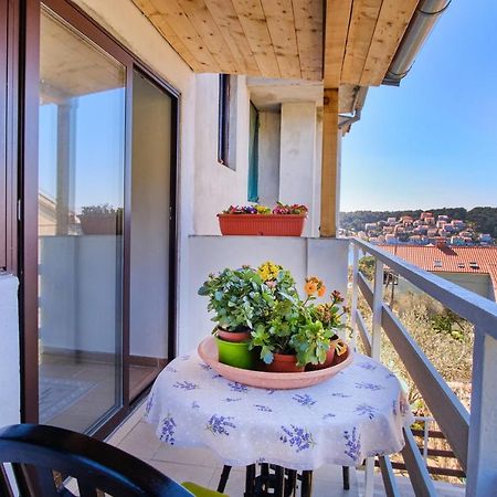 Apartments Mirella Mali Lošinj Exterior foto