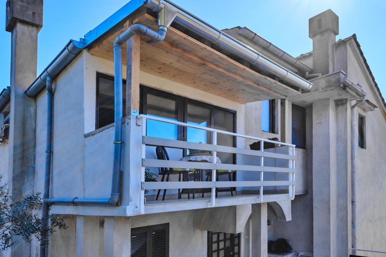 Apartments Mirella Mali Lošinj Exterior foto
